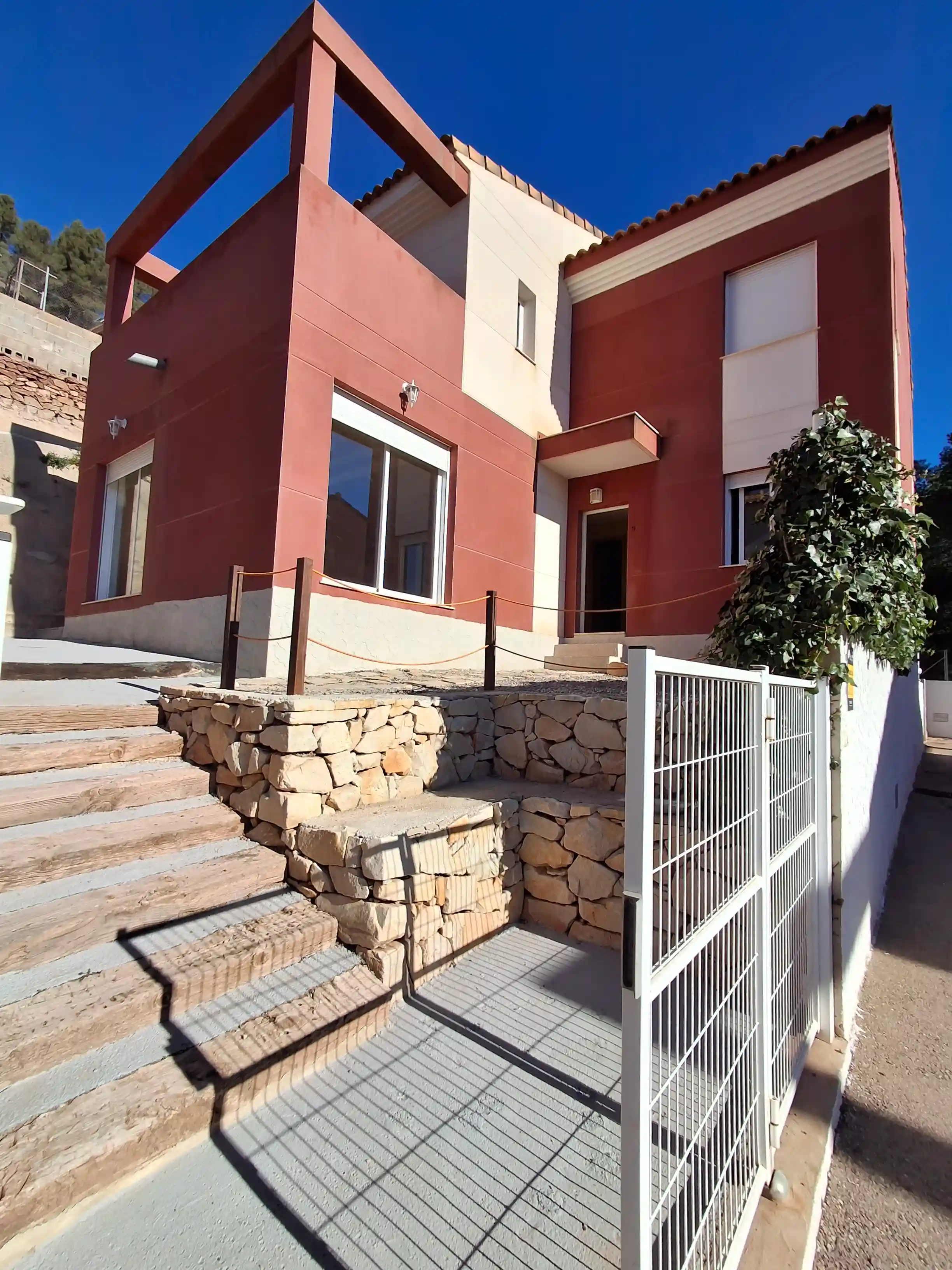Chalet grande en alquiler en Serra Valencia, 125 m², 4 habitaciones, parcela y piscina